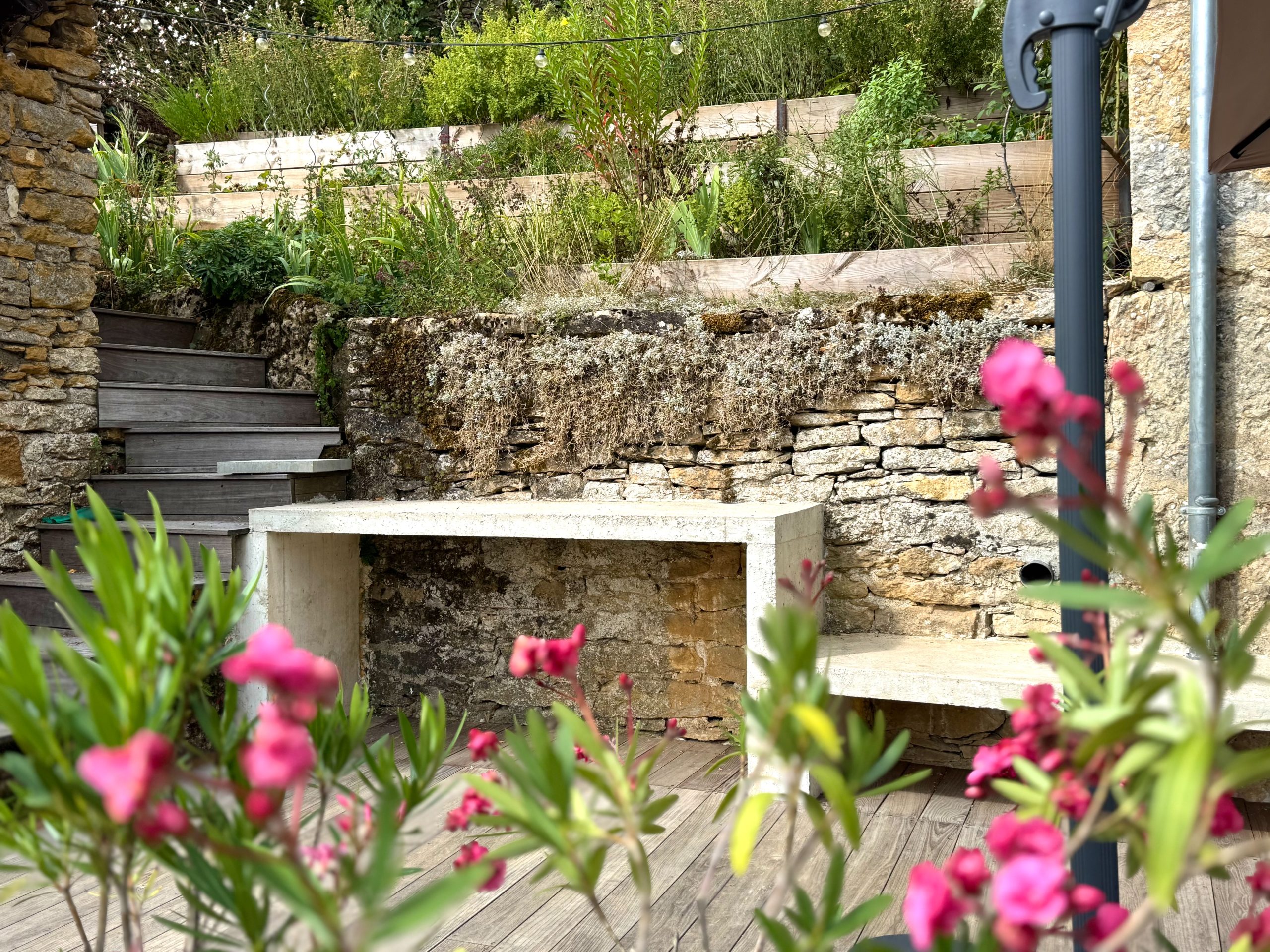 Décris l’image 2 (matières, usage, ambiance)