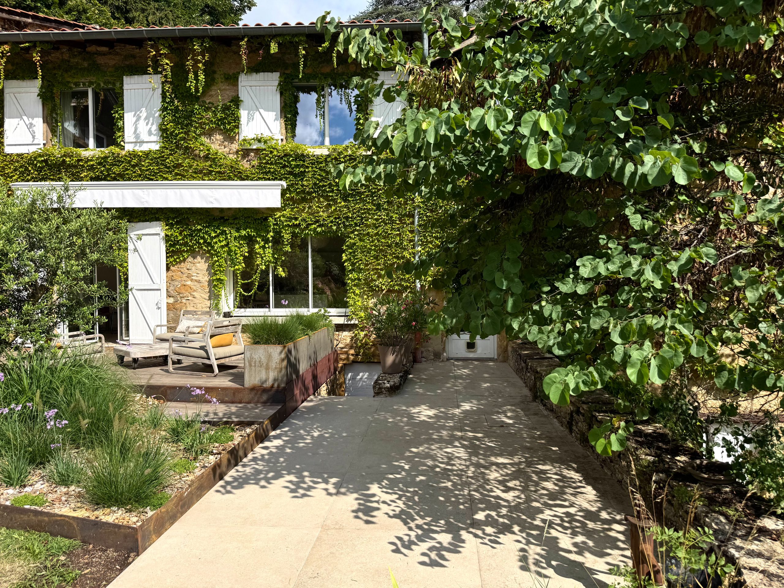 Décris l’image 3 (matières, usage, ambiance)