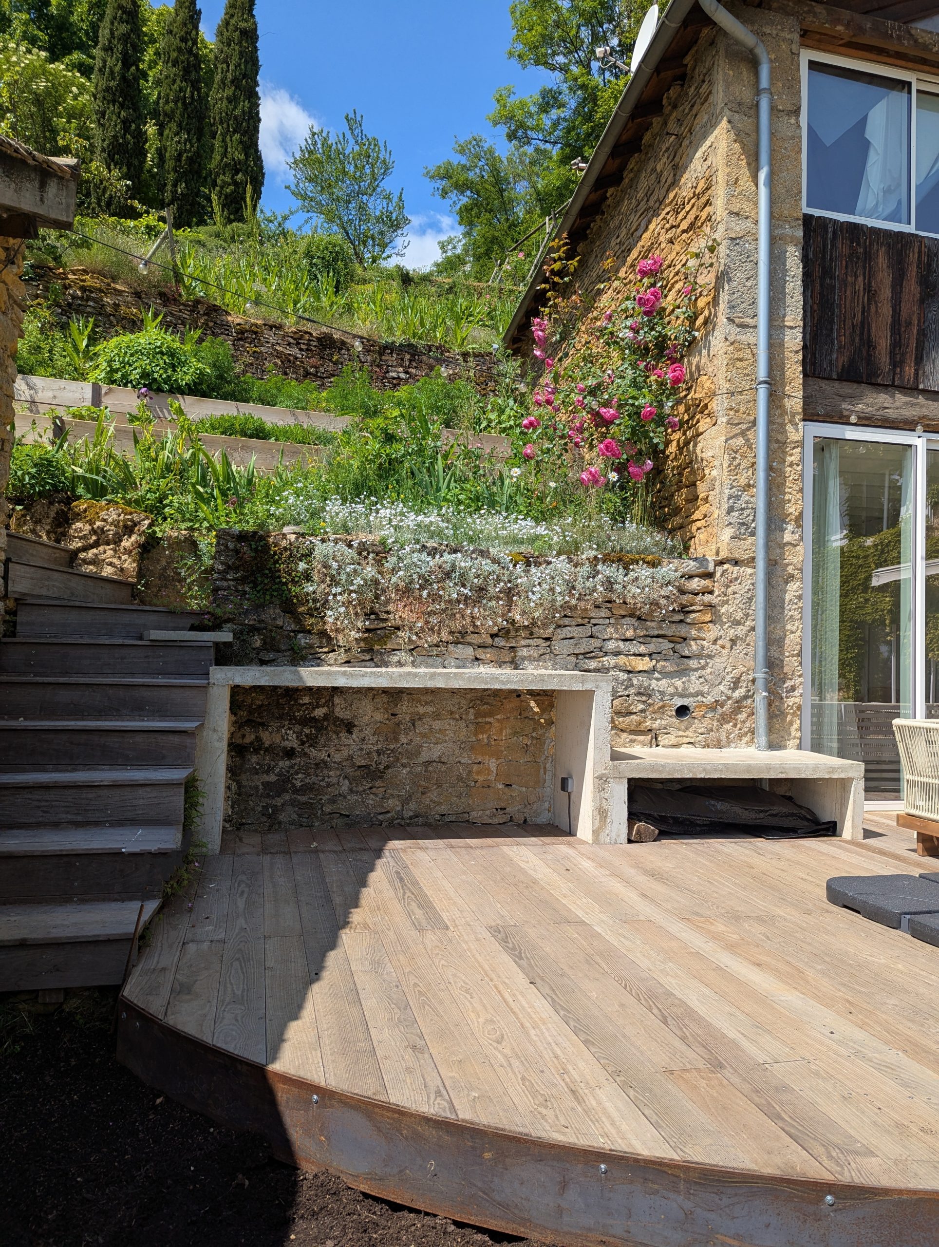 Décris l’image 5 (matières, usage, ambiance)