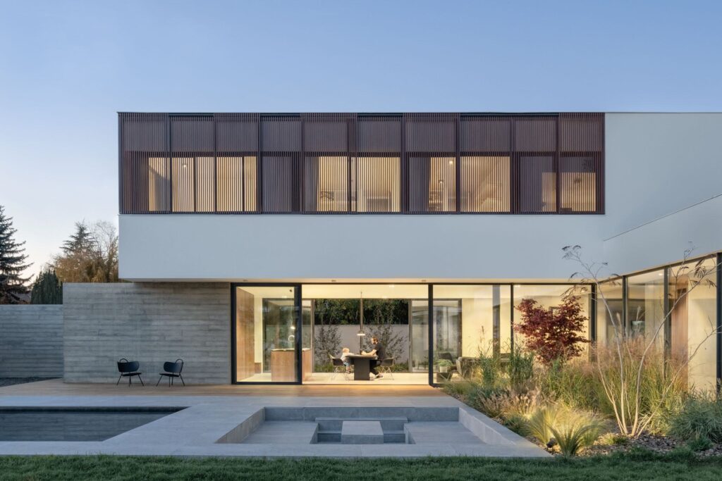 Architecture contemporaine et jardin paysager