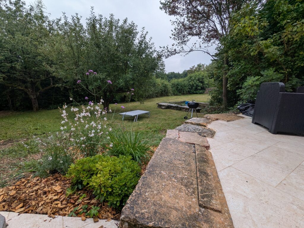 Jardin arboré entretenu par Flâner